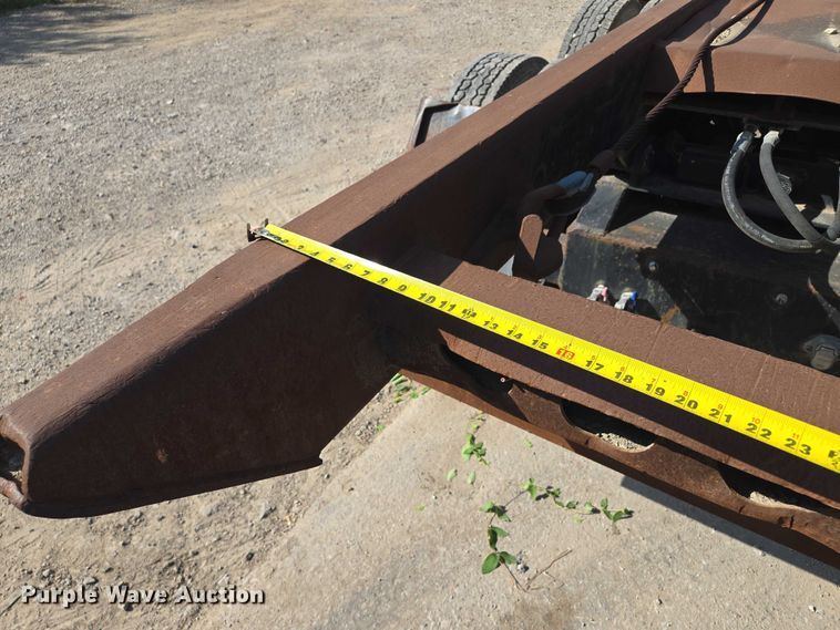 image for item EF1750 2009 Volvo VNL roll-off container truck