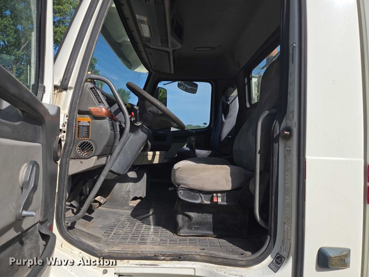 image for item EF1750 2009 Volvo VNL roll-off container truck