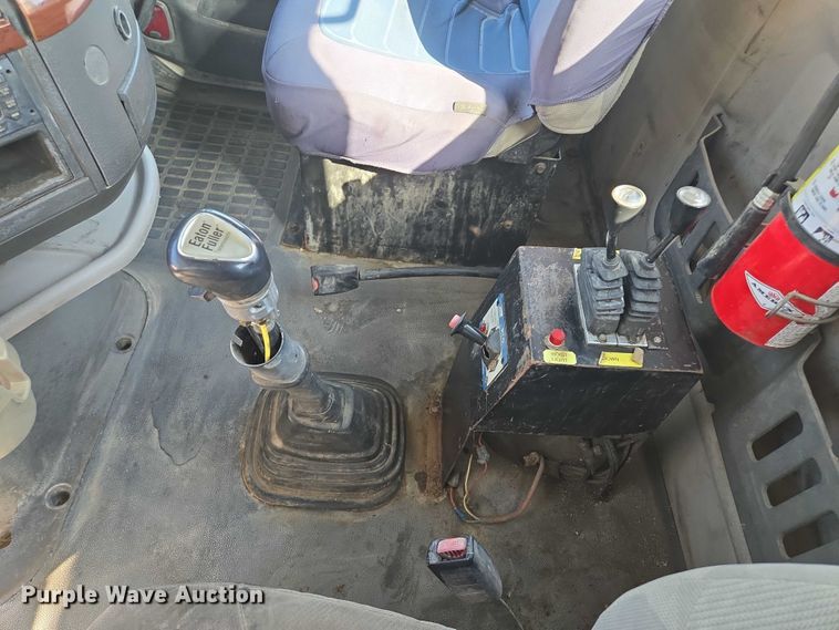 image for item EF1750 2009 Volvo VNL roll-off container truck