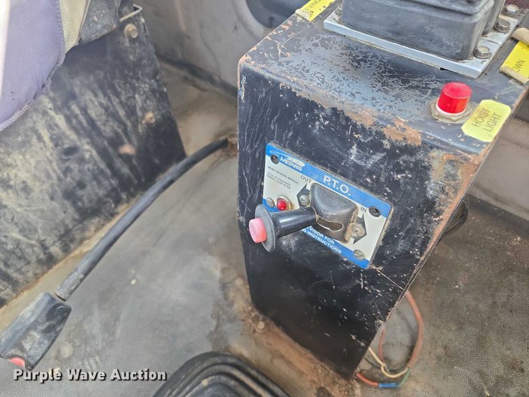 image for item EF1750 2009 Volvo VNL roll-off container truck