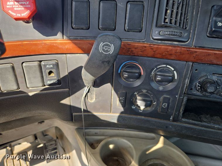 image for item EF1750 2009 Volvo VNL roll-off container truck