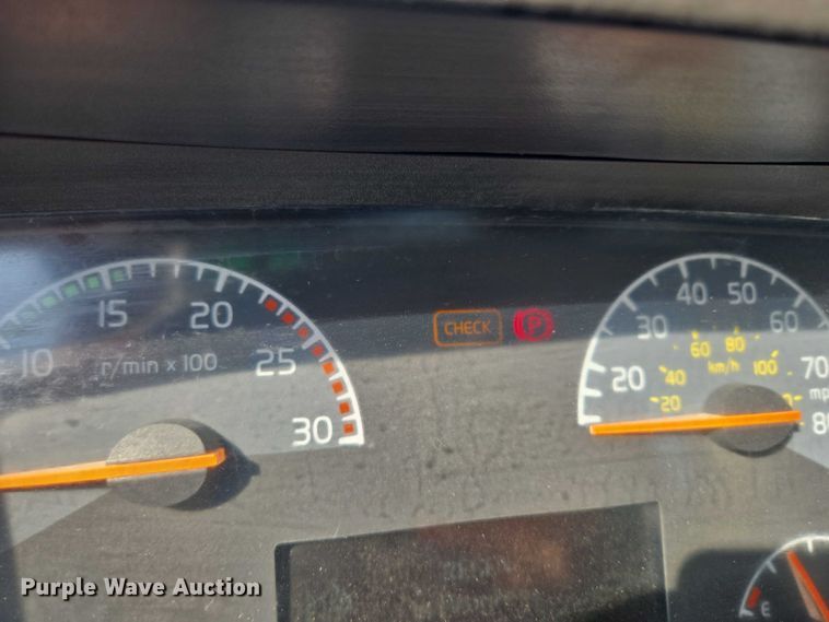 image for item EF1750 2009 Volvo VNL roll-off container truck