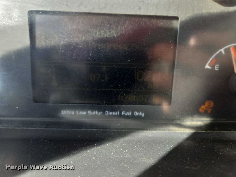 image for item EF1750 2009 Volvo VNL roll-off container truck