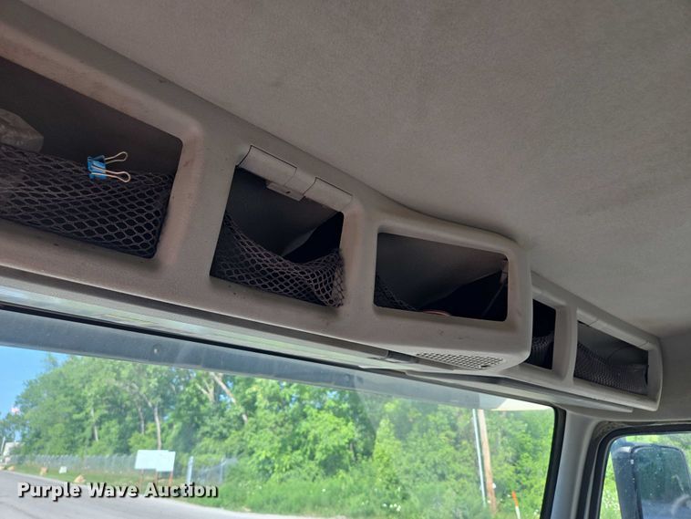 image for item EF1750 2009 Volvo VNL roll-off container truck