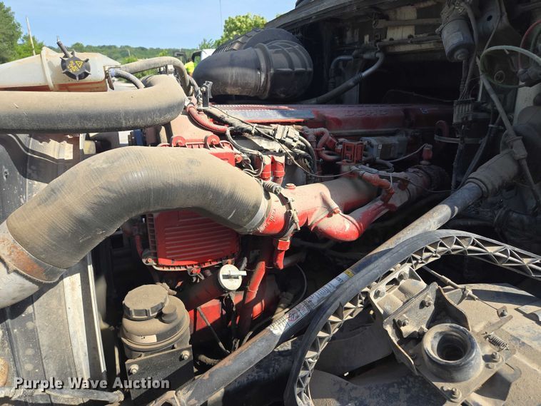 image for item EF1750 2009 Volvo VNL roll-off container truck