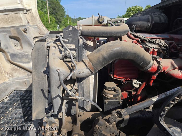 image for item EF1750 2009 Volvo VNL roll-off container truck