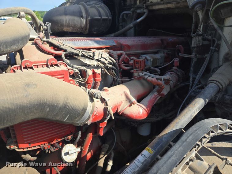 image for item EF1750 2009 Volvo VNL roll-off container truck