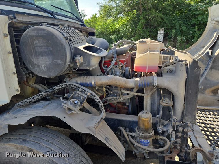 image for item EF1750 2009 Volvo VNL roll-off container truck