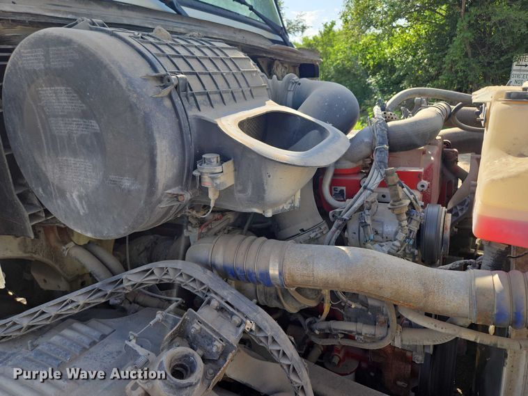 image for item EF1750 2009 Volvo VNL roll-off container truck