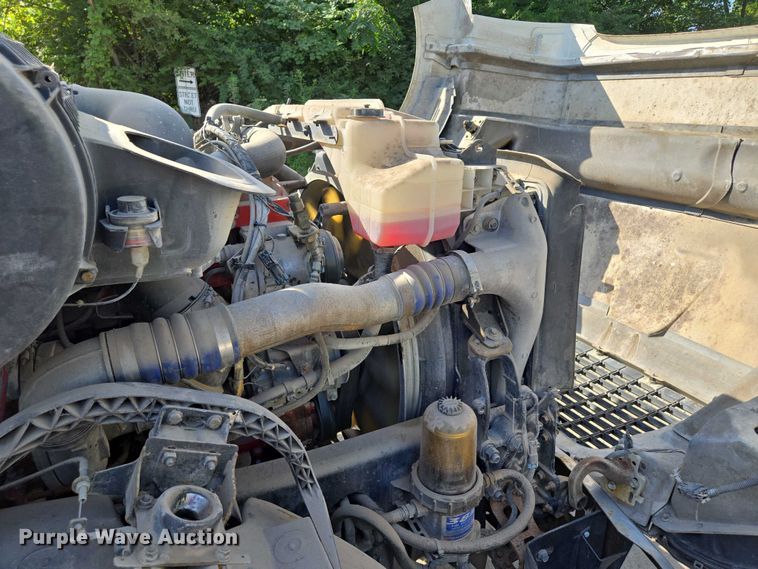 image for item EF1750 2009 Volvo VNL roll-off container truck