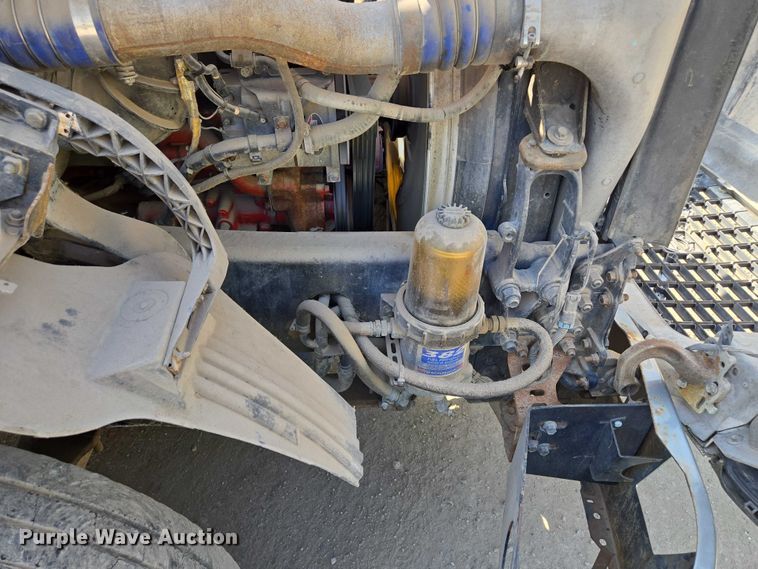 image for item EF1750 2009 Volvo VNL roll-off container truck