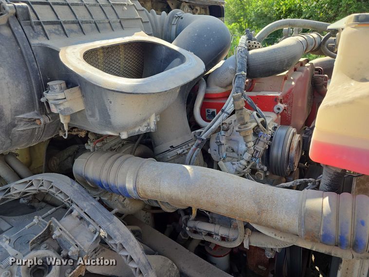 image for item EF1750 2009 Volvo VNL roll-off container truck