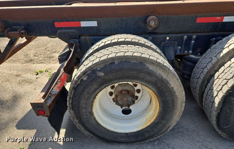 image for item EF1750 2009 Volvo VNL roll-off container truck