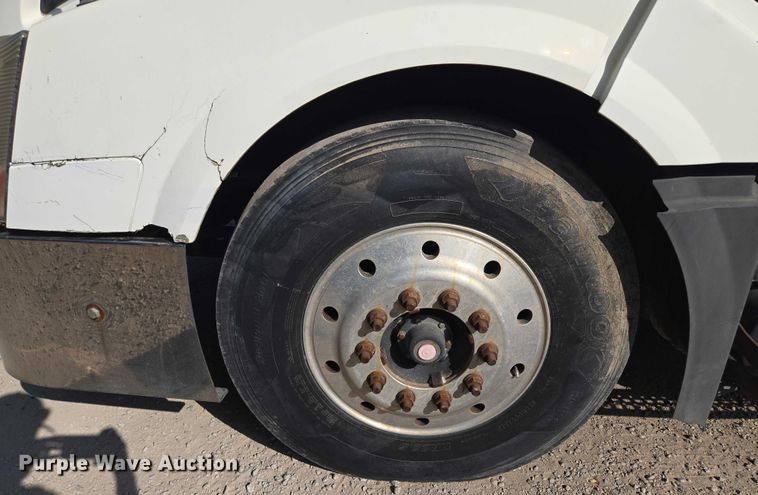 image for item EF1750 2009 Volvo VNL roll-off container truck