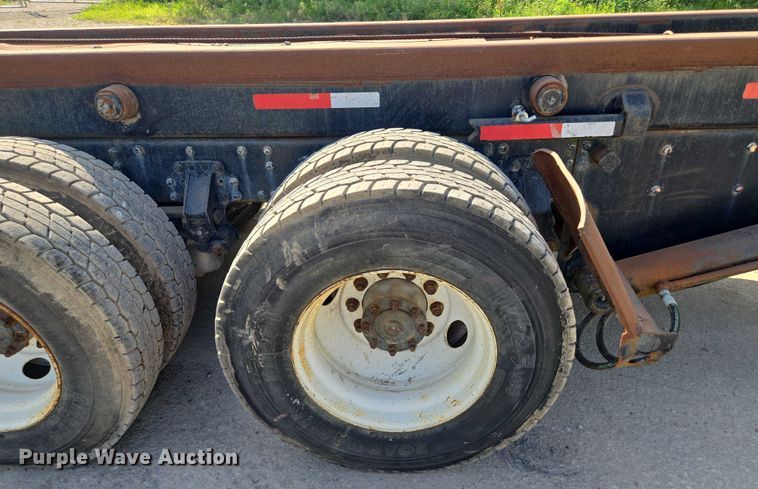 image for item EF1750 2009 Volvo VNL roll-off container truck