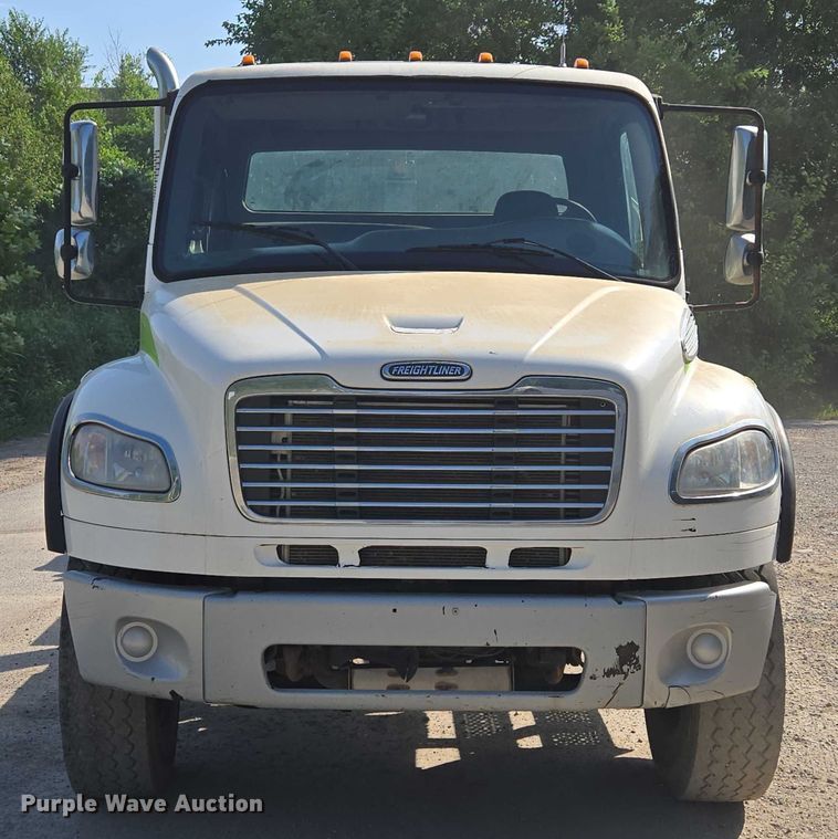 image for item EF1753 2007 Freightliner M2 hook lift truck