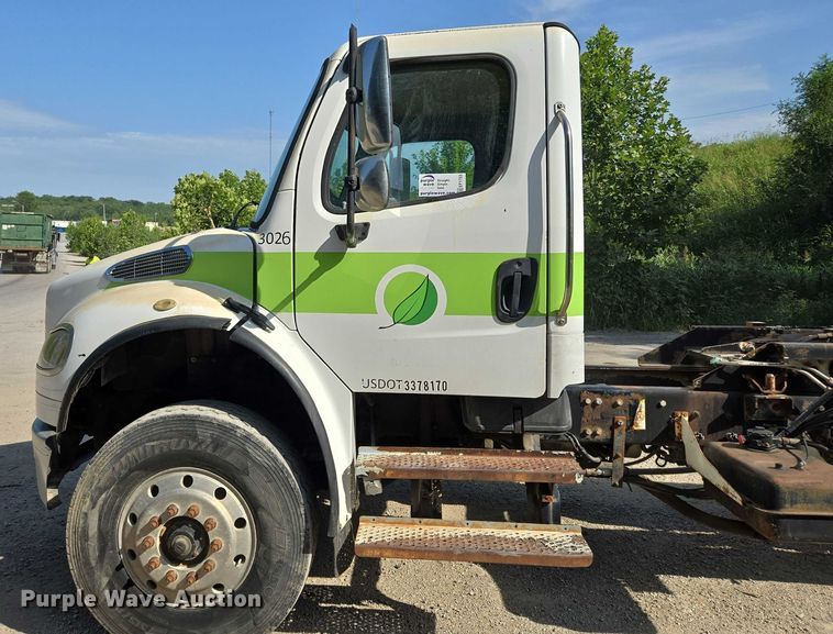 image for item EF1753 2007 Freightliner M2 hook lift truck