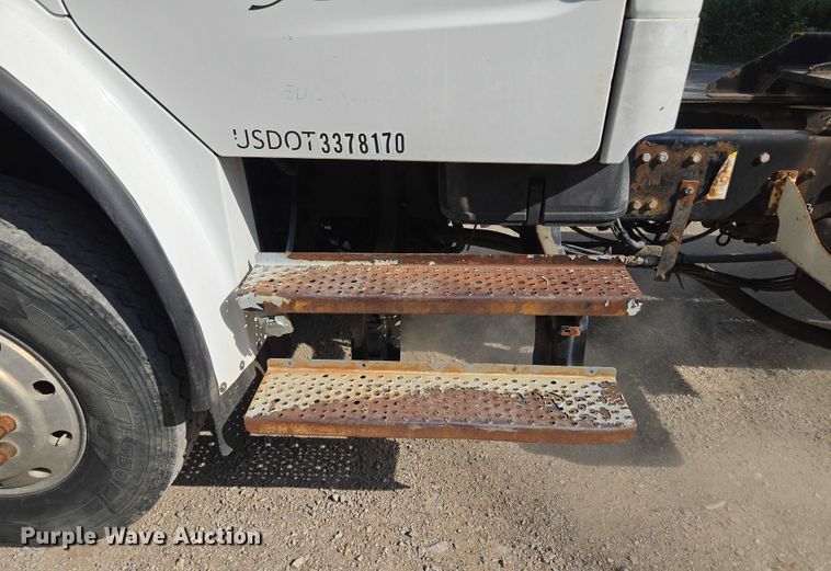 image for item EF1753 2007 Freightliner M2 hook lift truck