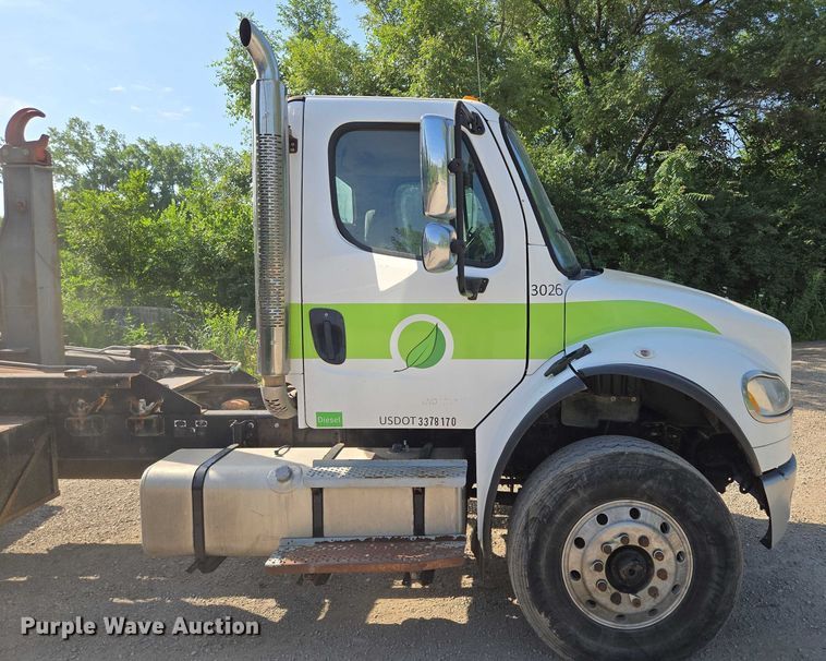 image for item EF1753 2007 Freightliner M2 hook lift truck