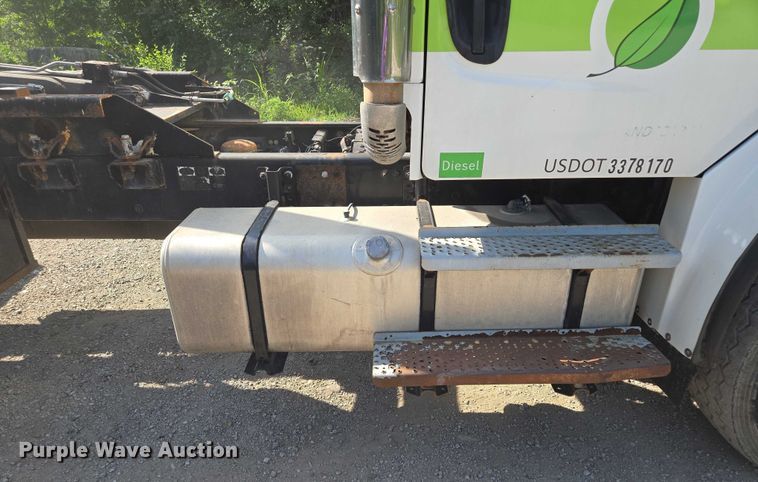 image for item EF1753 2007 Freightliner M2 hook lift truck