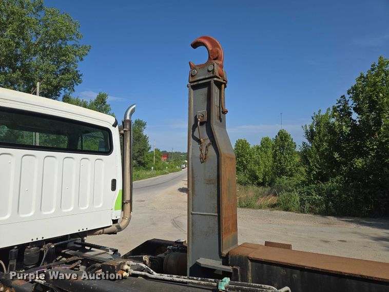 image for item EF1753 2007 Freightliner M2 hook lift truck