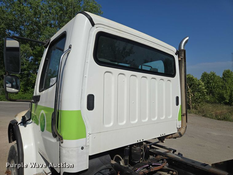 image for item EF1753 2007 Freightliner M2 hook lift truck