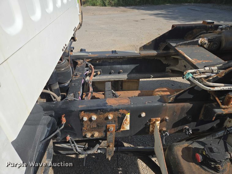 image for item EF1753 2007 Freightliner M2 hook lift truck