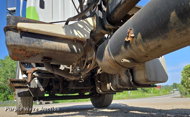 image for item EF1753 2007 Freightliner M2 hook lift truck