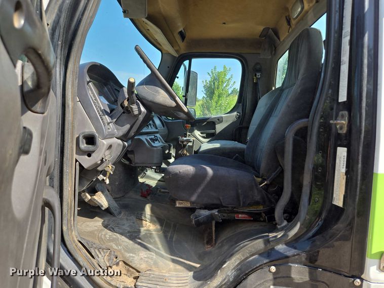 image for item EF1753 2007 Freightliner M2 hook lift truck