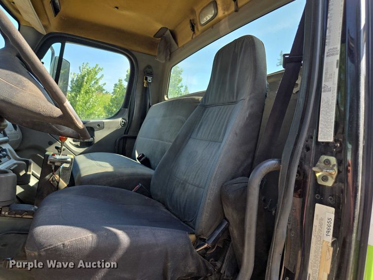 image for item EF1753 2007 Freightliner M2 hook lift truck