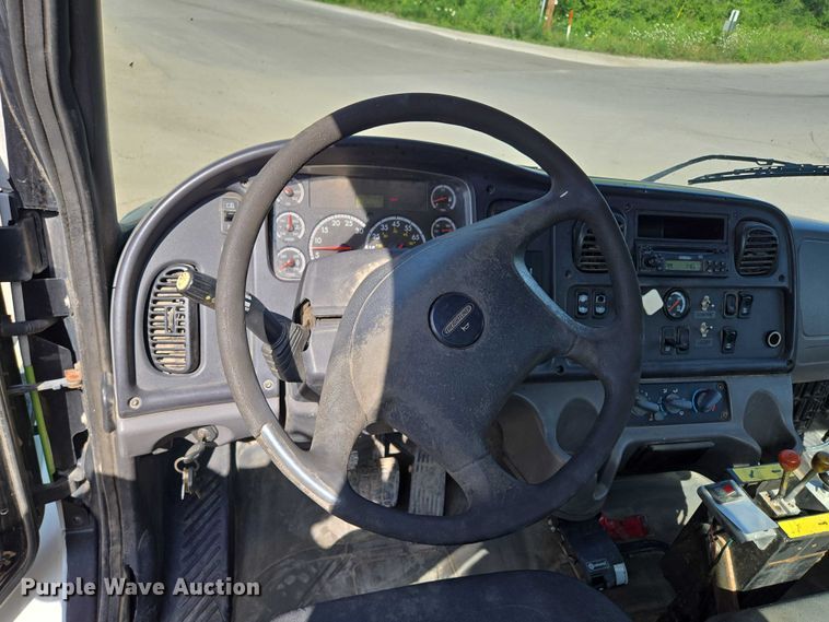 image for item EF1753 2007 Freightliner M2 hook lift truck