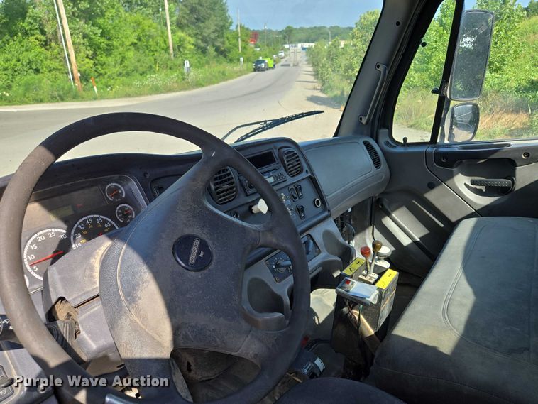 image for item EF1753 2007 Freightliner M2 hook lift truck