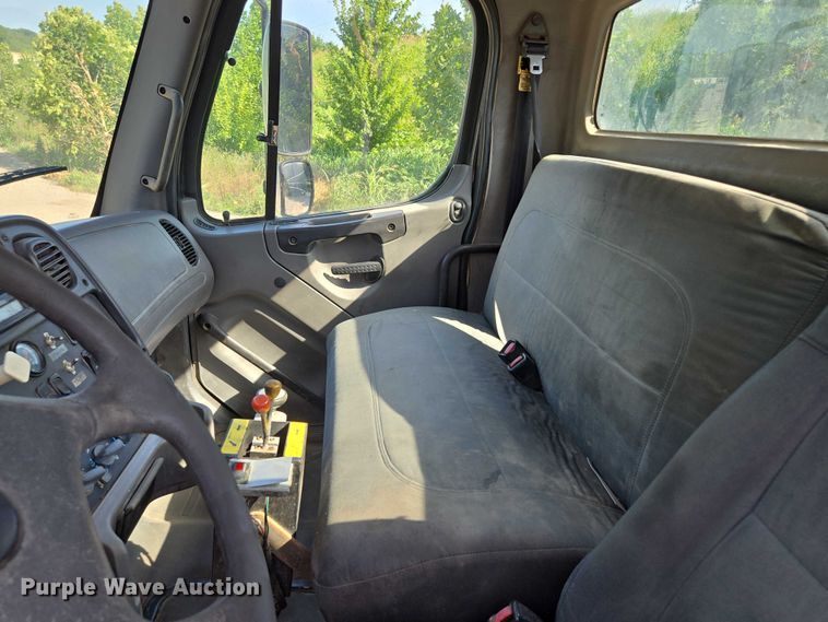 image for item EF1753 2007 Freightliner M2 hook lift truck