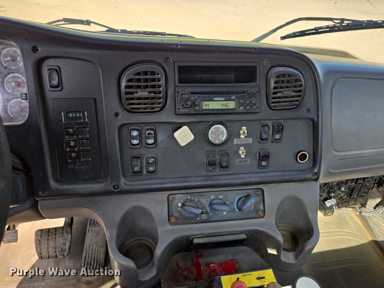 image for item EF1753 2007 Freightliner M2 hook lift truck