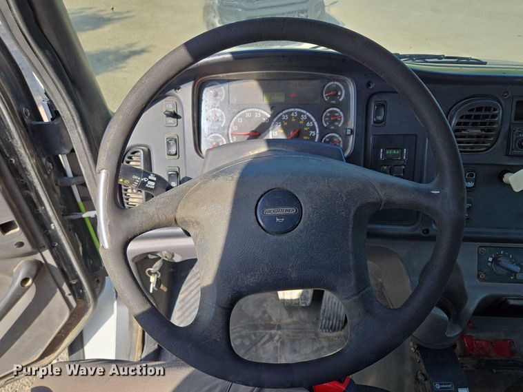 image for item EF1753 2007 Freightliner M2 hook lift truck