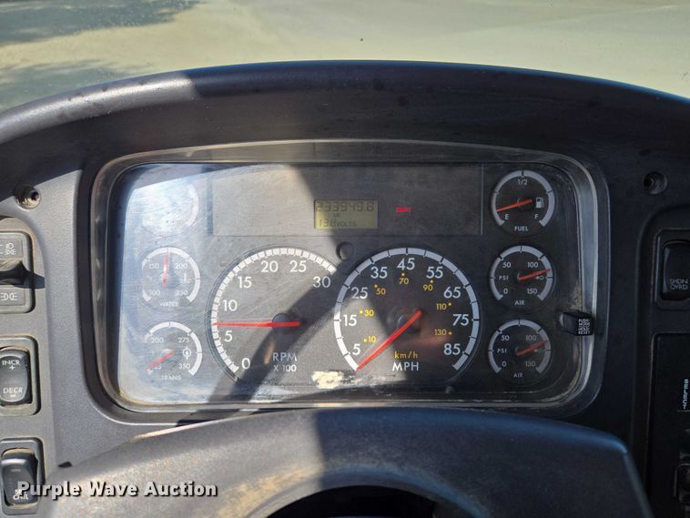 image for item EF1753 2007 Freightliner M2 hook lift truck