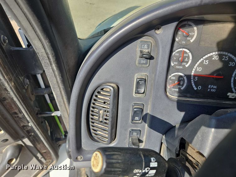 image for item EF1753 2007 Freightliner M2 hook lift truck