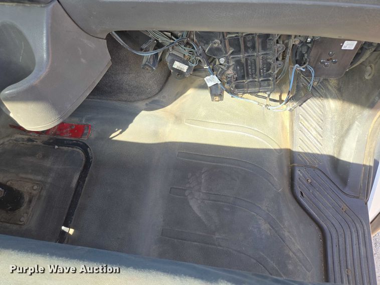 image for item EF1753 2007 Freightliner M2 hook lift truck