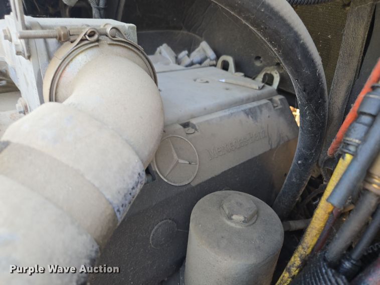 image for item EF1753 2007 Freightliner M2 hook lift truck