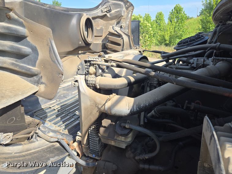 image for item EF1753 2007 Freightliner M2 hook lift truck