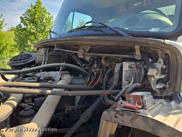 image for item EF1753 2007 Freightliner M2 hook lift truck