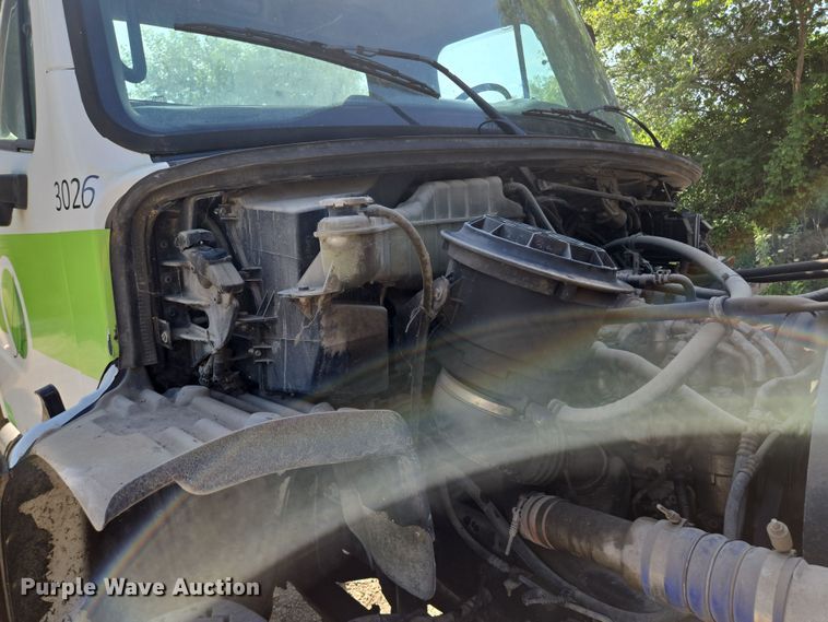 image for item EF1753 2007 Freightliner M2 hook lift truck