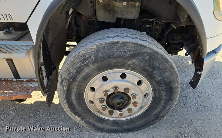 image for item EF1753 2007 Freightliner M2 hook lift truck