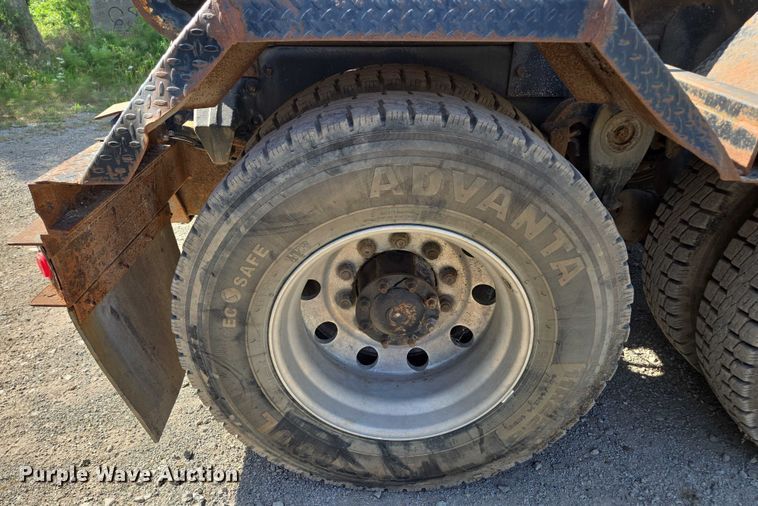 image for item EF1753 2007 Freightliner M2 hook lift truck