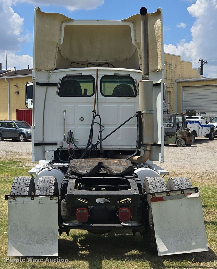 image for item EF1781 2006 Sterling A9500 semi truck