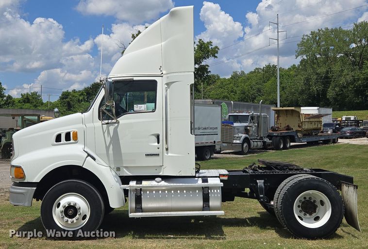 image for item EF1781 2006 Sterling A9500 semi truck