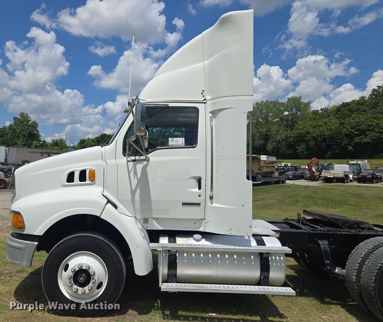image for item EF1781 2006 Sterling A9500 semi truck