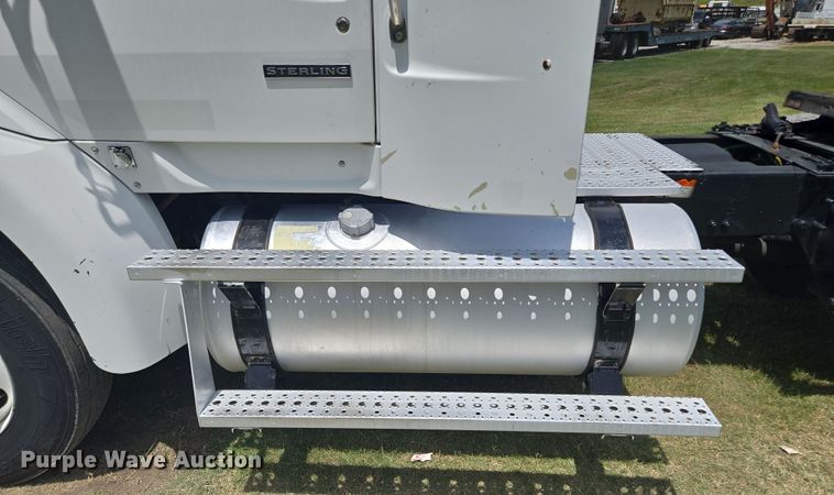 image for item EF1781 2006 Sterling A9500 semi truck