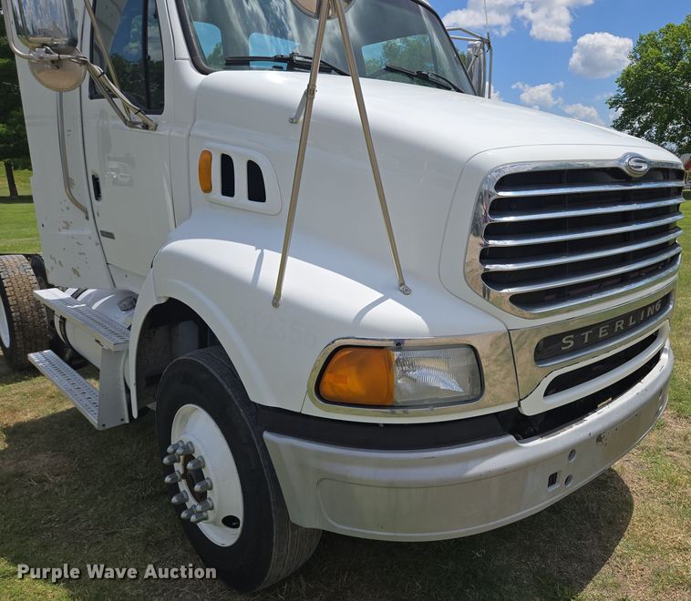 image for item EF1781 2006 Sterling A9500 semi truck