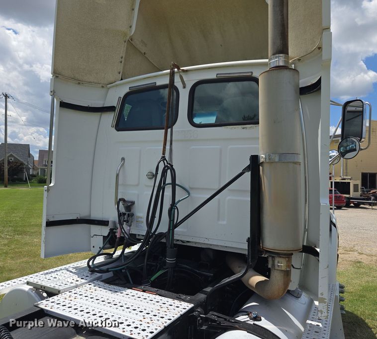 image for item EF1781 2006 Sterling A9500 semi truck